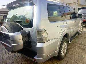 2012 Mitsubishi Pajero 3.8 V6 GLS/GLX Silver for sale in Nigeria