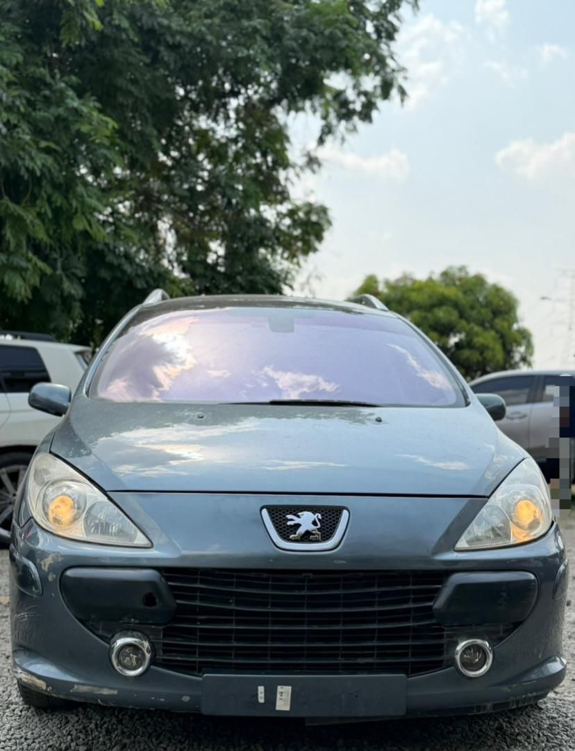 2008 Toyota ✨✨✨✨* PEUGEOT 307 SW EXTREMELY VERY NEAT FOREIGN USED. PANORAMIC ROOF, CAPTAIN FRONT SEATS, FABRIC SEATS, AUDIO PLAY for sale in Nigeria